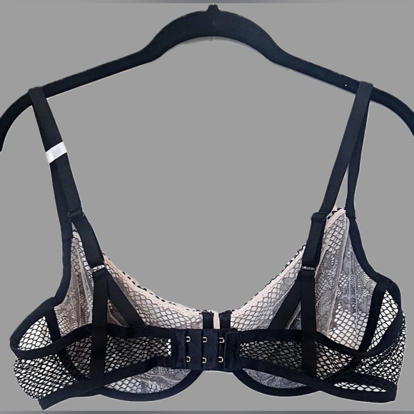 NWOT, New, neverworn, black lace/mesh underwire black bra. Size 36C. Wacoal - Picture 4 of 6